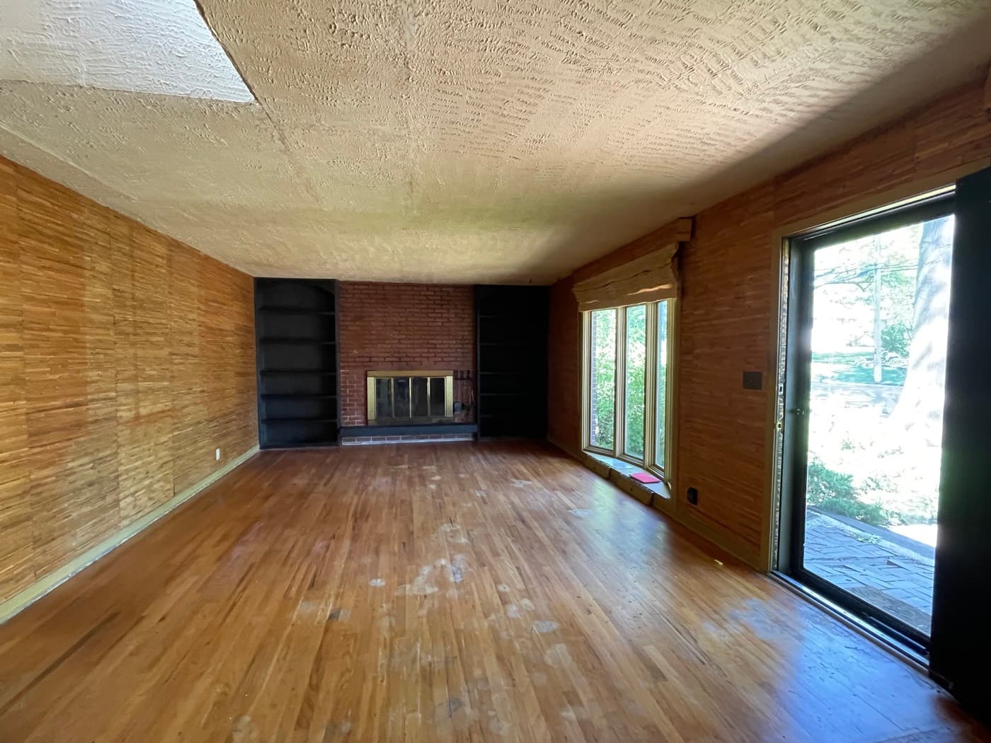 Living room before — Acorn Properties renovation